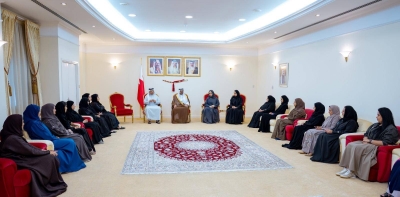 محافظ الجنوبية يشيد بدور موظفات المحافظة بمناسبة يوم المرأة البحرينية – الوطن