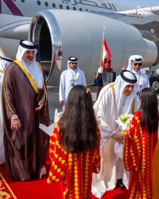 رئيس الوزراء وزير الخارجية القطري يصل إلى البحرين للمشاركة في القمة الخليجية – الوطن