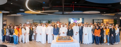 وزير المالية يجتمع مع مجلس إدارة وموظفي ‘ممتلكات’ احتفالاً بفوز ‘مكلارين’ – الوطن