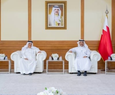 وزير الإعلام يلتقي السفير خليل الذوادي ويشيد بمسيرته المهنية المتميزة – الوطن