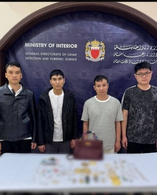 القبض على صينيين بحوزتهما قطع ذهبية مسروقة في مطار البحرين – الوطن