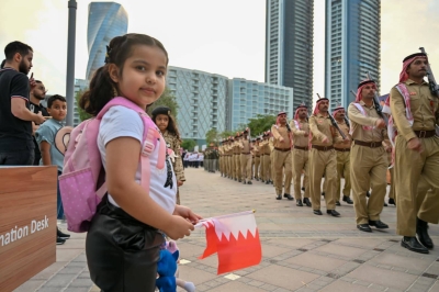 محافظ العاصمة يحضر طابور شرطة البحرين احتفاءاً بالاعياد الوطنية – الوطن
