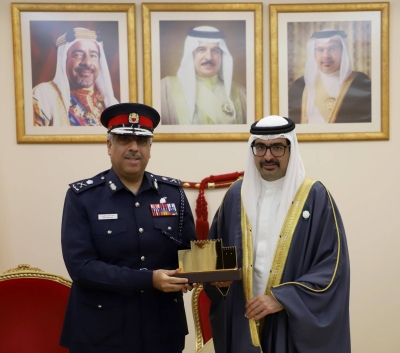محافظ الجنوبية يكرم عدداً من الجهات الأمنية بمناسبة يوم شرطة البحرين – الوطن