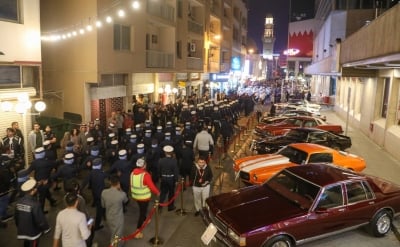 وزارة الداخلية تنظم طابور شرطة البحرين في باب البحرين احتفالاً بالأعياد الوطنية – الوطن