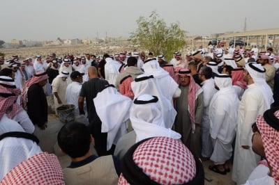 جموع غفيرة تودع العقيد المتقاعد خالد بن دينة لمثواه الأخير – الوطن