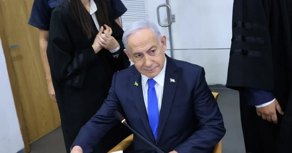 نتنياهو يمثل أمام المحكمة في قضايا الفساد بعد طلب العفو