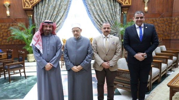 الإمام الأكبر: العمال هم «السواعد البنّاءة في المجتمع واليد التي يحبها الله»