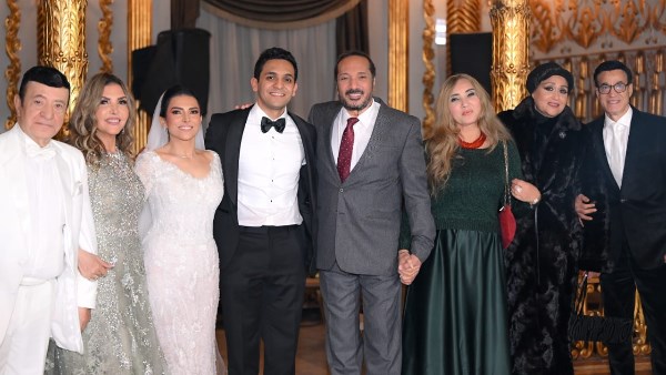 أركان فؤاد ونادية مصطفي يحتفلان بزفاف كريمتهما بحضور النجوم | صور