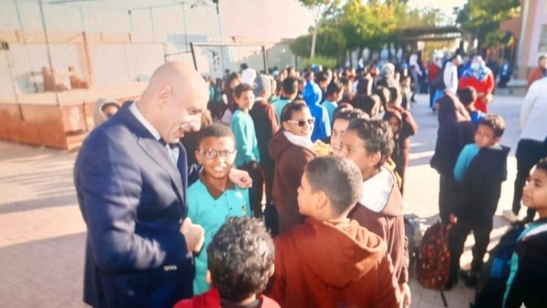 وزير التربية والتعليم ومحافظ أسوان يتابعان سير الدراسة بمدرسة الشهيد عمرو فريد|صور