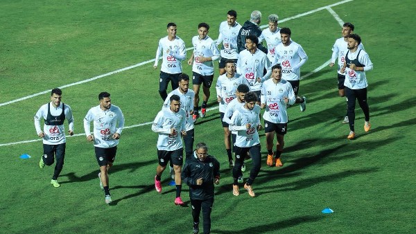 منتخب مصر يخوض مرانه الأخير بمركز المنتخبات الوطنية ويتدرب بالقاهرة غداً منتخب مصر يخوض مرانه الأخير بمركز المنتخبات الوطنية ويتدرب بالقاهرة غداً