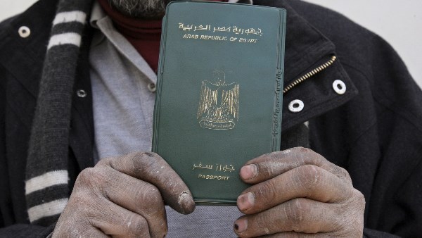 يجوز منح الجنسية المصرية لكل أجنبى قام بشراء عقار مملوك للدولة بالقانون