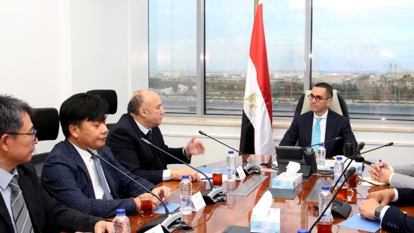 وزير الاستثمار يلتقي مسئول «إل جي – مصر» لاستعراض المشروعات والخطط التوسعية