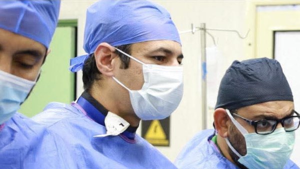 بدون تدخل جراحي.. فريق طبي ينقذ مسنا في بورسعيد