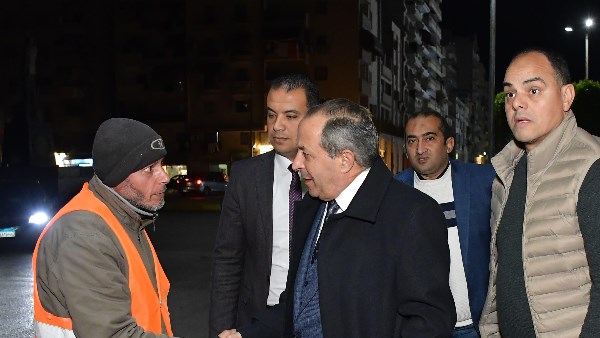 محافظ بورسعيد يتفقد سير العمل في ” نموذج تطوير” شارعي الحميدي والتجاري المقرر افتتاحه خلال العيد القومي