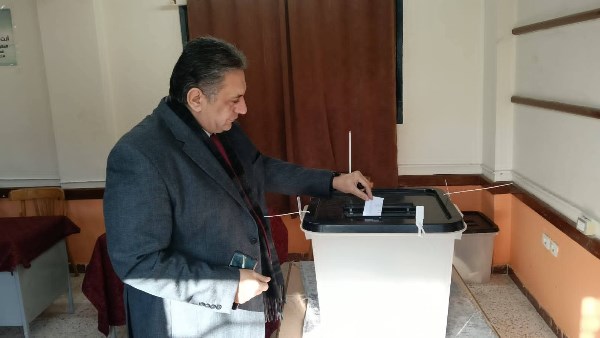 وكيل «صحة كفر الشيخ» يُدلي بصوته في انتخابات الإعادة لمجلس النواب | صور