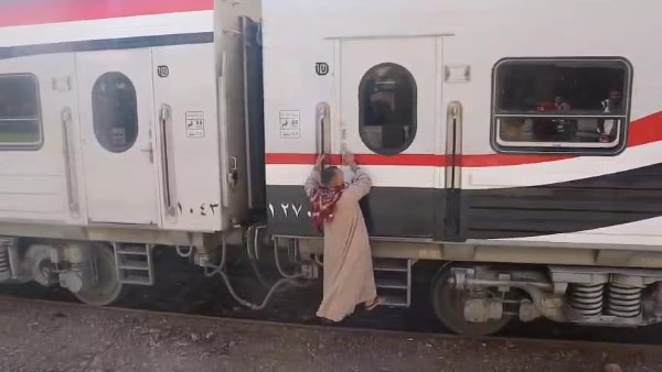 «سلامتك تهمنا».. وزارة النقل تحذر من السلوكيات الخطرة على السكك الحديدية «سلامتك تهمنا».. وزارة النقل تحذر من السلوكيات الخطرة على السكك الحديدية