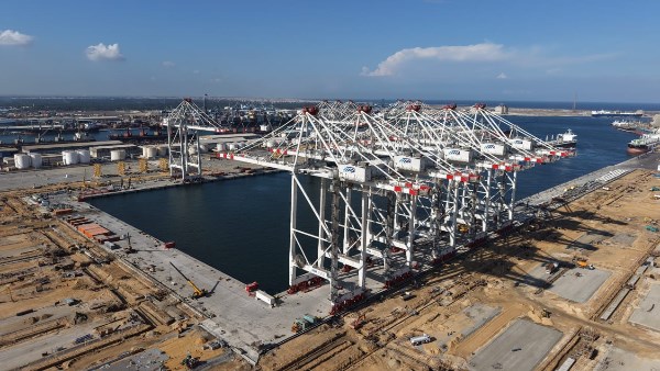 وزارة النقل تستعرض تقدم أعمال محطة حاويات تحيا مصر 1 بميناء دمياط وزارة النقل تستعرض تقدم أعمال محطة حاويات تحيا مصر 1 بميناء دمياط