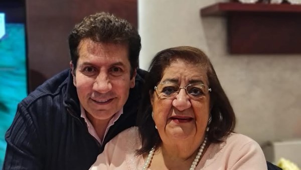 يسرا تكشف سب عدم تواجدها لمساندة هاني رمزي في وفاة والدته