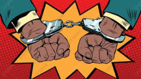 أول ظهور لمستشار محافظ دمياط وقيادات أخري بالكلبش بقضية الرشوة .. غدا