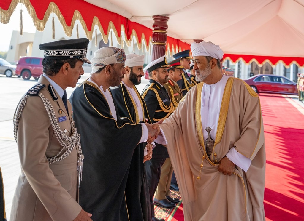جلالة السلطان مغادرة الى القمة الخليجية بالبحرين (8).jpg
