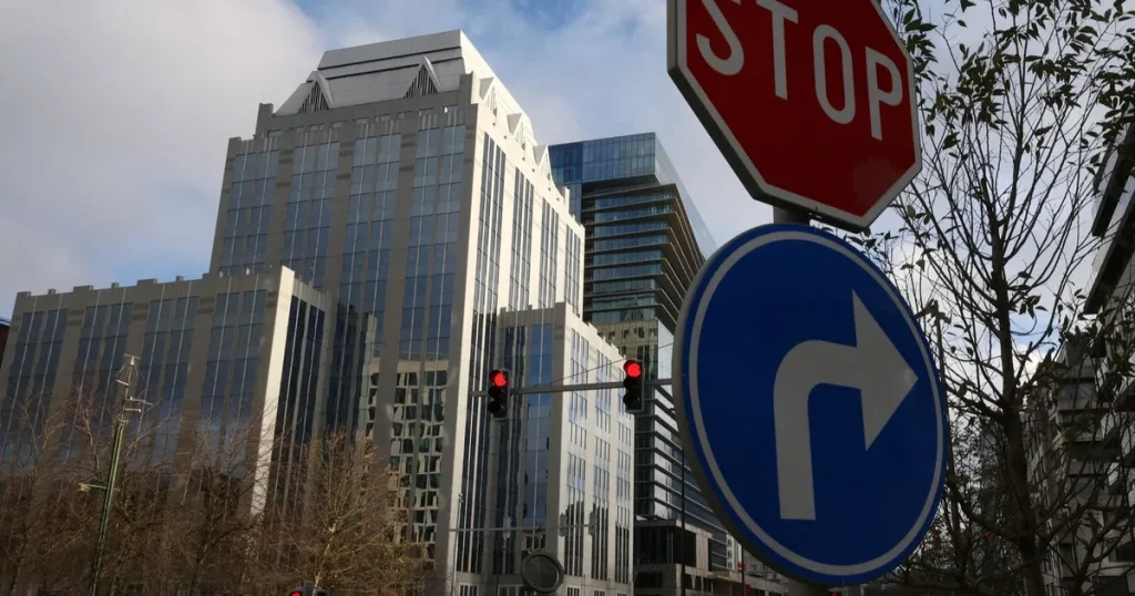 المفوضية الأوروبية: محادثات بناءة حول الأصول الروسية المجمدة