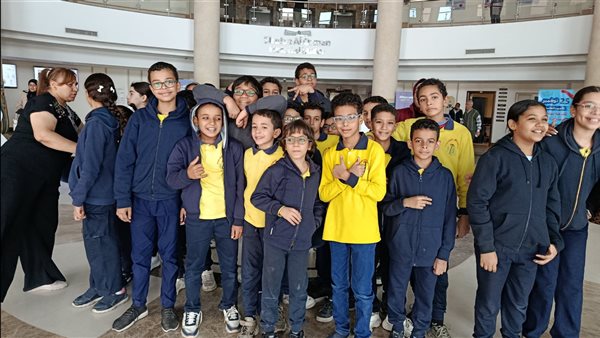 بالصور.. طلاب المدارس يقدمون الدعم لأطفال مرضي الأورام السرطانية بالأقصر