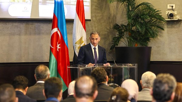 وزير النقل والتنمية الأذري يؤكد أهمية زيادة حجم الاستثمارات المشتركة مع مصر وزير النقل والتنمية الأذري يؤكد أهمية زيادة حجم الاستثمارات المشتركة مع مصر