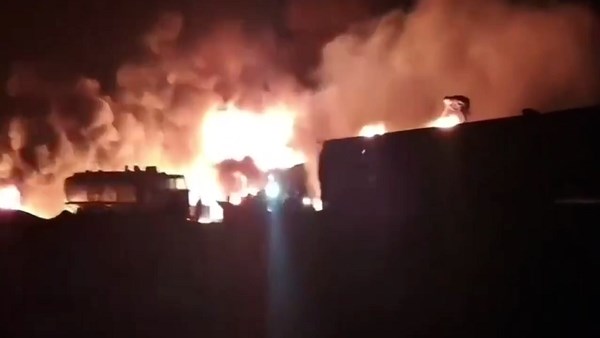 سوريا.. انفجار في مصفاة نفط بدائية بريف دير الزور الشرقي سوريا.. انفجار في مصفاة نفط بدائية بريف دير الزور الشرقي