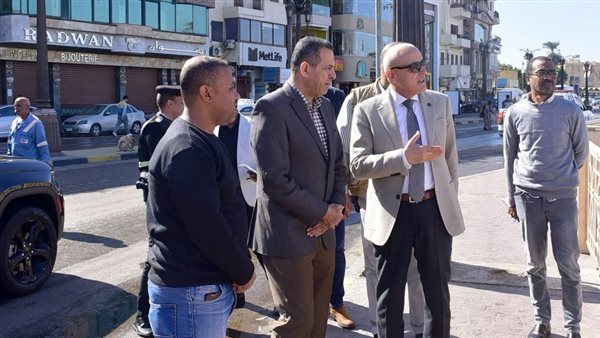 بالصور.. محافظ الأقصر يتفقد أعمال النظافة والتجميل لشوارع المدينة