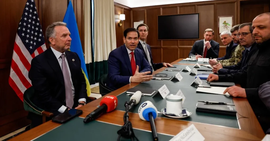 ترمب: هناك فرصة لصفقة تنهي حرب أوكرانيا.. وزيلينسكي: السيادة