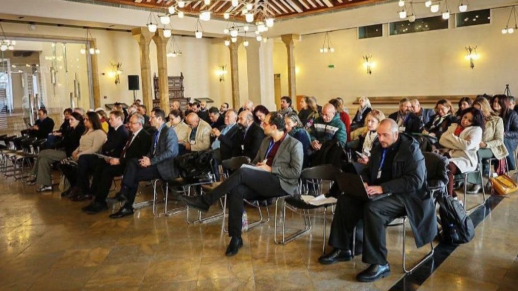 جامعة دمشق تتيح وصولًا مجانيًا لمنصة “AskZad” لمدة شهر