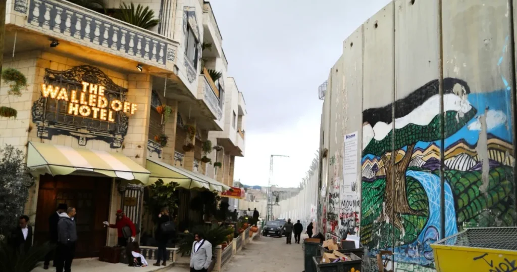 بعد عامين من الحرب.. فندق ومتحف بانكسي في بيت لحم يعود للعمل