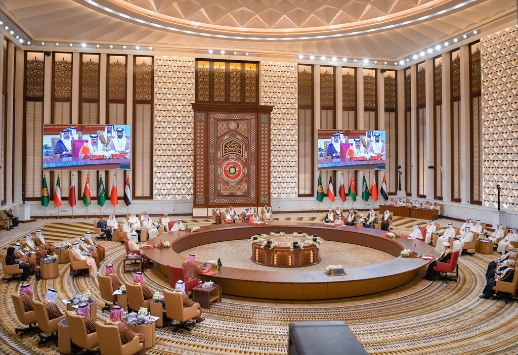 اعمال القمة.jpg