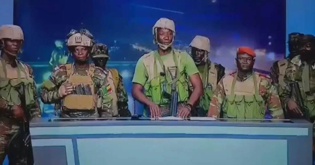 بنين.. عسكريون يعلنون إقالة الرئيس والسيطرة على الحكم