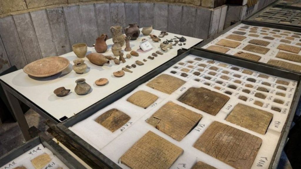 إدلب تستعيد أكثر من 1400 رُقم وقطعة أثرية