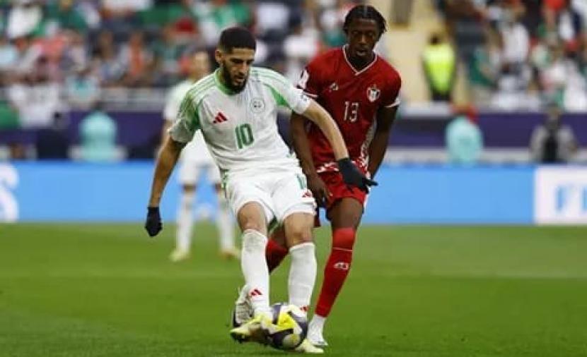 الجزائر تتعثر في رحلة الدفاع عن لقب “كأس العرب”