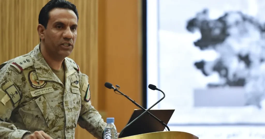 تحالف دعم الشرعية في اليمن يدعو المدنيين لإخلاء ميناء المكلا