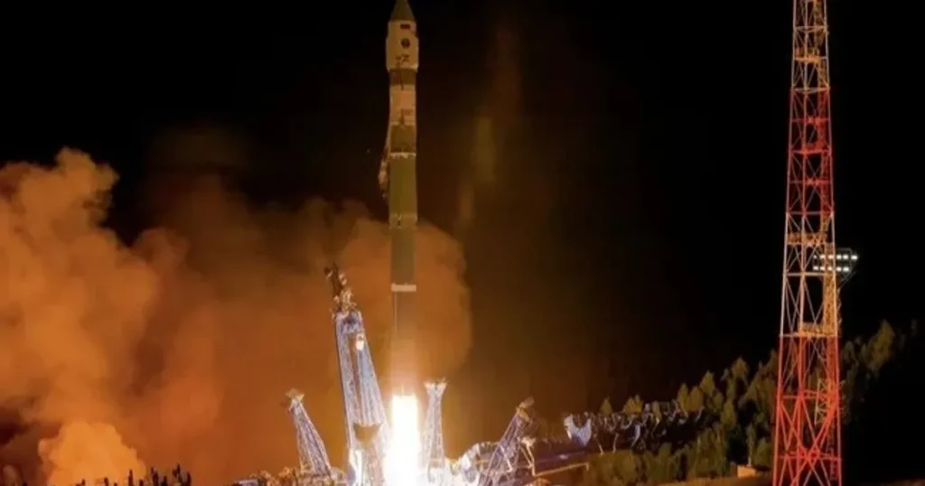 من منصة روسية.. إيران تطلق 3 أقمار اصطناعية إلى الفضاء