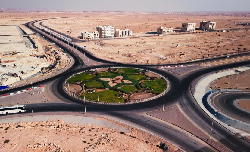 الدقم تحتفل بافتتاح شريانين لوجستيين في “المنطقة الاقتصادية الخاصة”