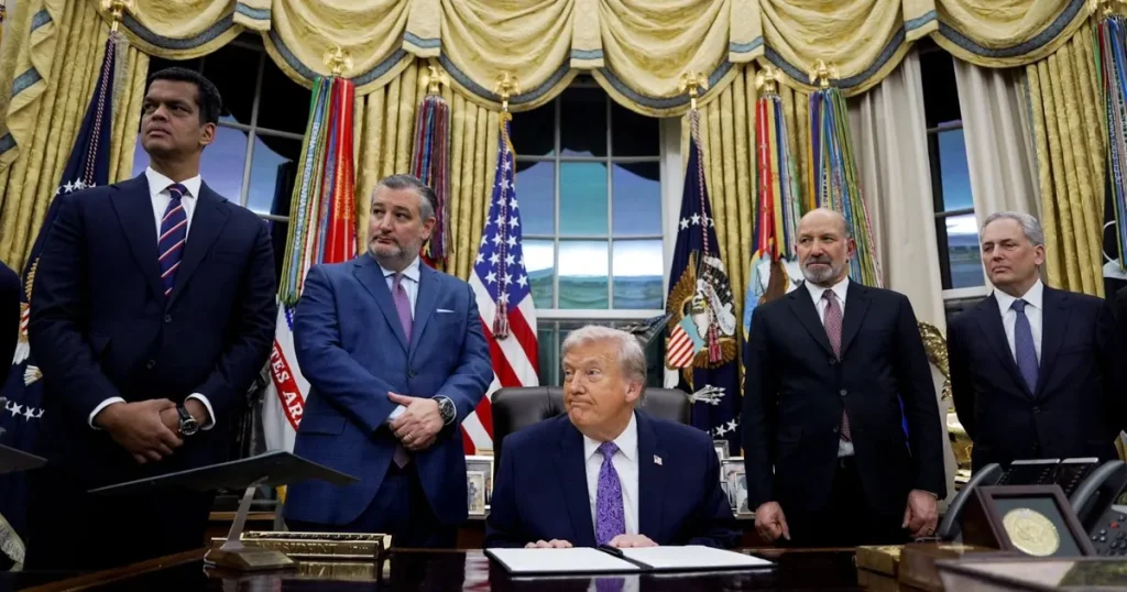 ترمب يوقع أمراً تنفيذيا للحد من قوانين بشأن الذكاء الاصطناعي