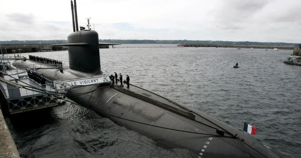 فرنسا تعلن اعتراض مسيرات فوق قاعدة للغواصات النووية