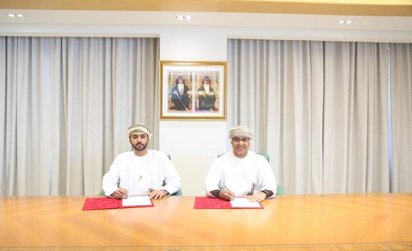 توقيع اتفاقية لتمويل شاشة عرض لمسرح “تعليمية جنوب الباطنة”