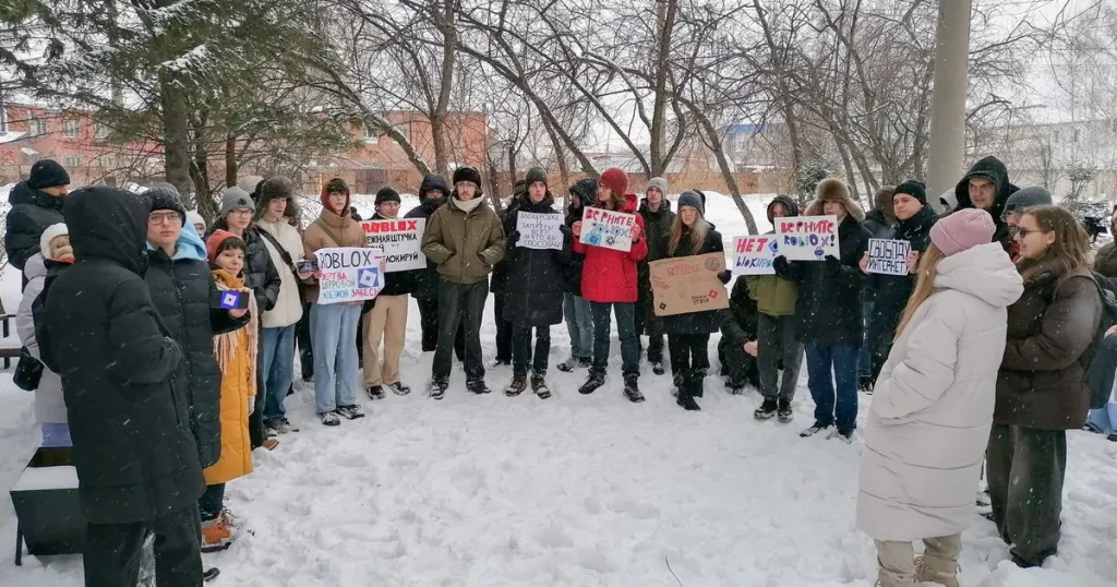 روس يتحدون الجليد للاعتراض على حجب منصة الألعاب “روبلوكس”