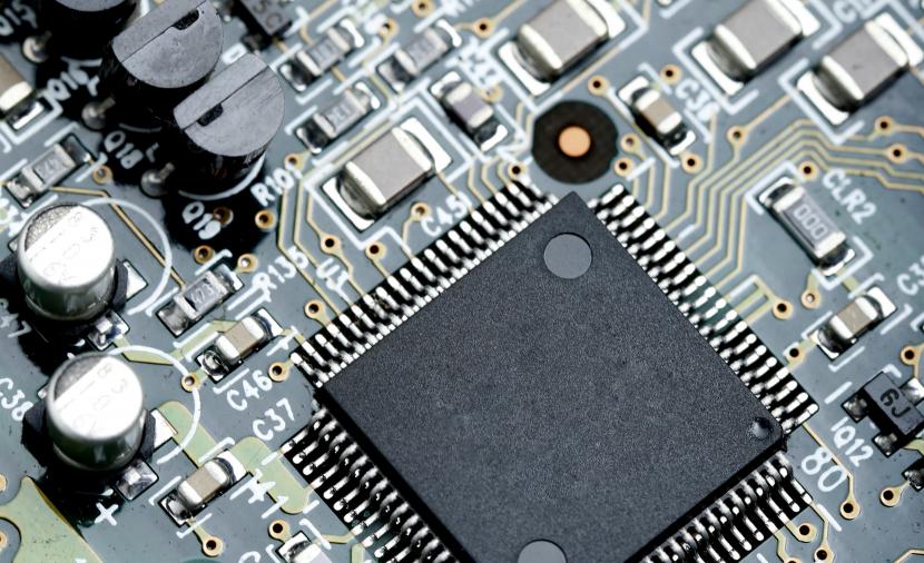 الكلباني لـ”الرؤية”: عُمان قادرة على المنافسة الدولية في صناعة “أشباه الموصلات”.. وتأهيل الكفاءات الوطنية ضروري لقيادة الابتكار والإنتاج