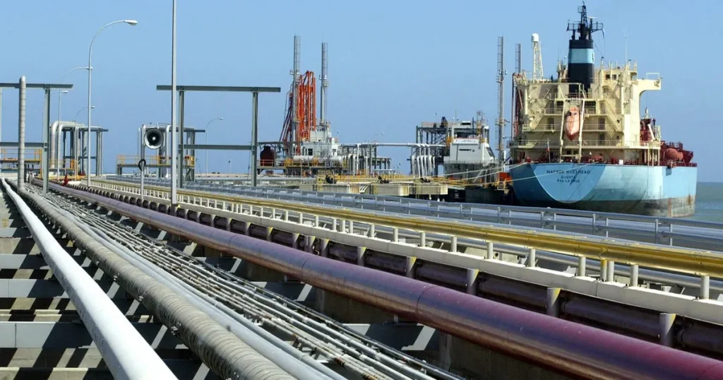 كلمة السر “الخام الثقيل”.. لماذا يطارد ترمب نفط فنزويلا؟