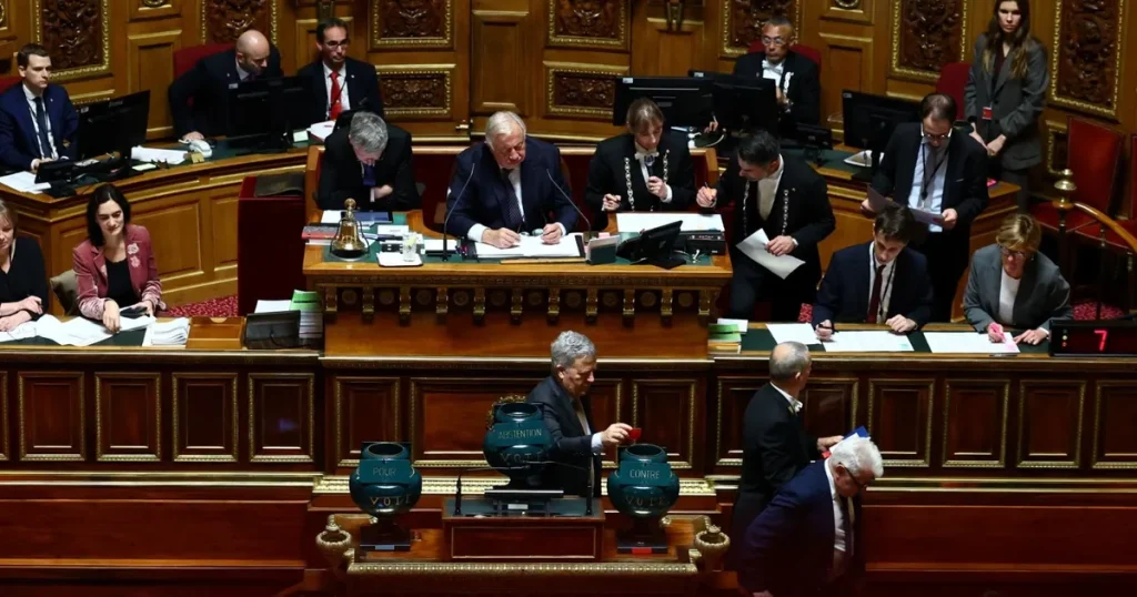 فرنسا.. مجلس الشيوخ يقر مشروع قانون الميزانية لعام 2026