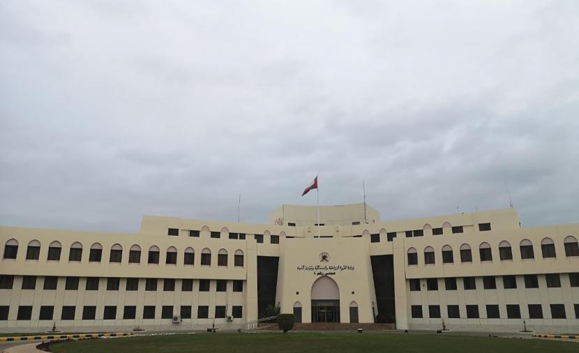 حظر استيراد أنواع محددة من الرخويات والطيور الحية