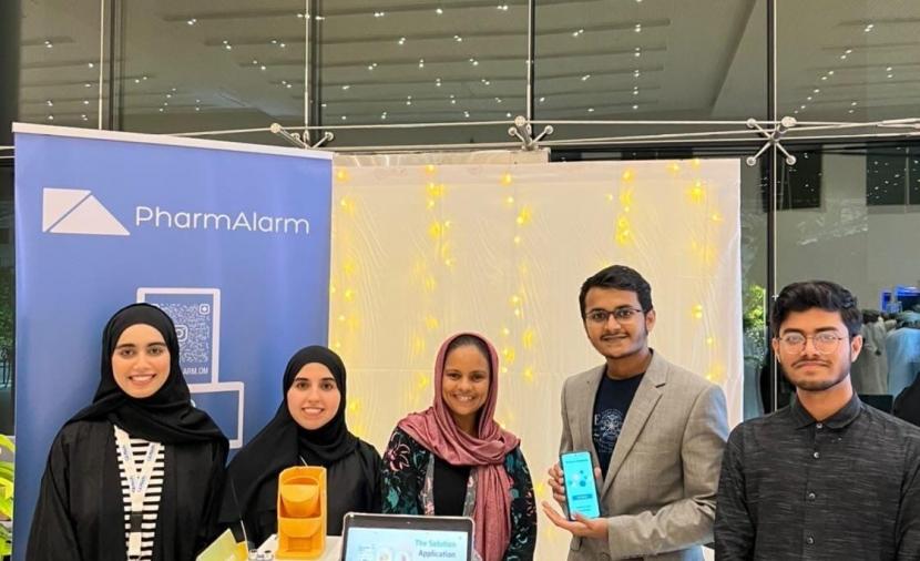 فريق طلابي يبتكر تطبيقًا لإدارة مواعيد تناول الأدوية