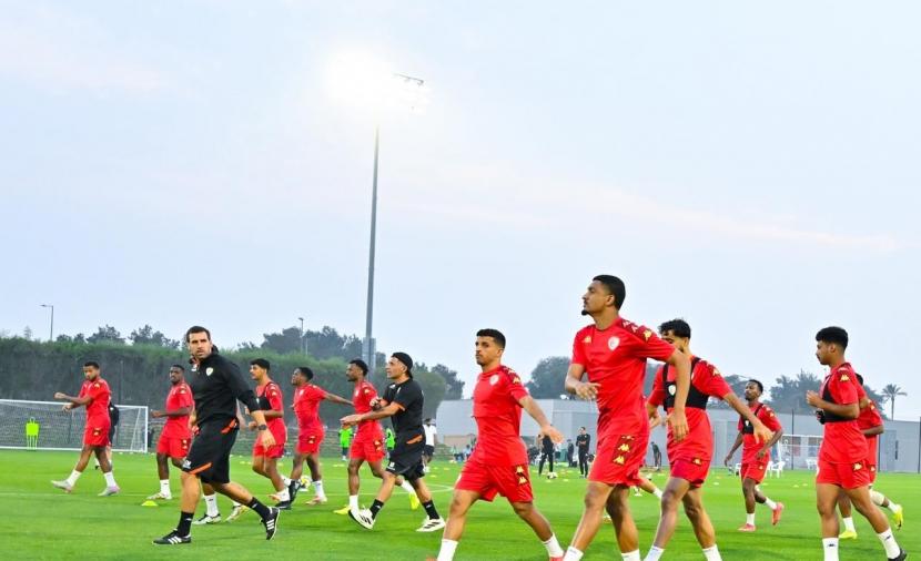 “الأحمر” في مهمة البقاء.. مواجهة مفصلية أمام المغرب بحثًا عن إحياء الآمال العربية