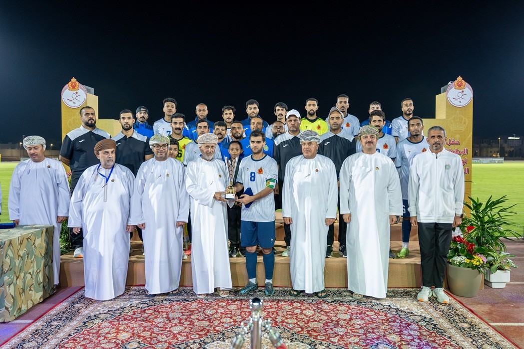 فريق الخيالة السلطانية وصيفاً للبطولة.jpg